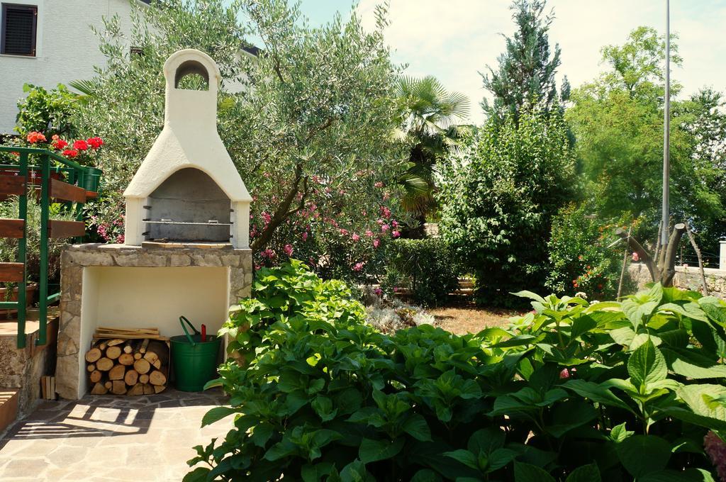 Studio And Apartment Nadia With Garden Пореч Стая снимка