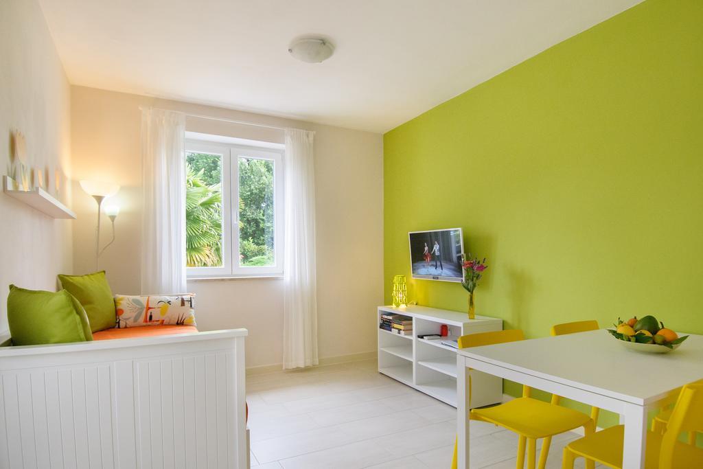 Studio And Apartment Nadia With Garden Пореч Екстериор снимка
