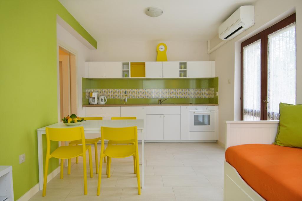 Studio And Apartment Nadia With Garden Пореч Екстериор снимка